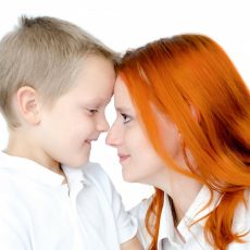 Pourquoi l’enfant est toujours plus « difficile » avec maman ?