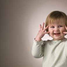 Les mouvements stéréotypés et répétitifs des autistes: ces petits gestes à respecte